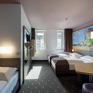 - Mitte Hotel